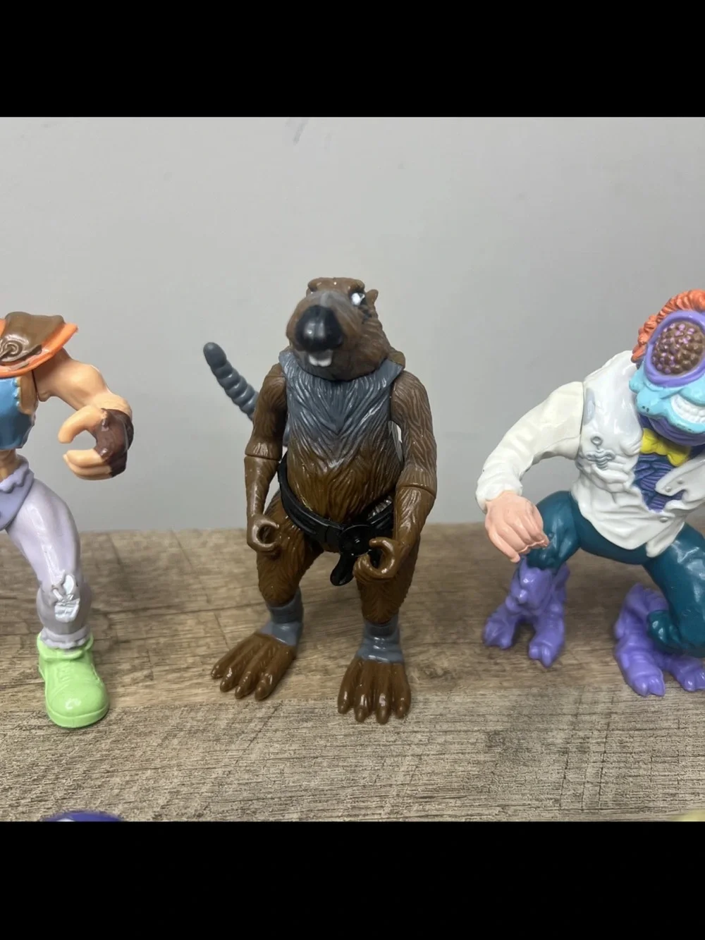 Assorted Teenage Mutant Ninja Turtles & Friends Action Figure Lot - Mixed Colors